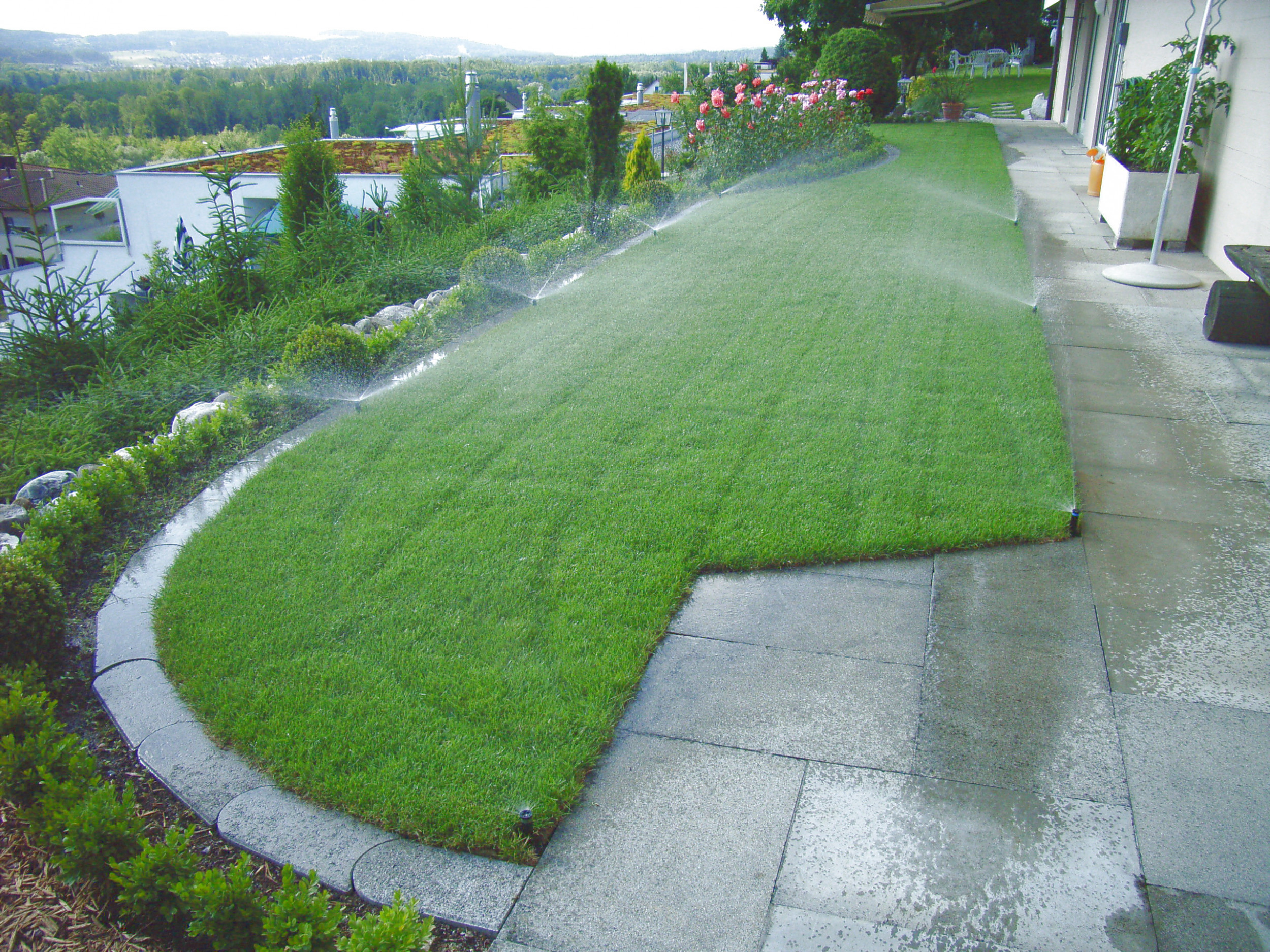 Rasenbewässerung Rasen Terrasse Bewässerung  Wiese Regner